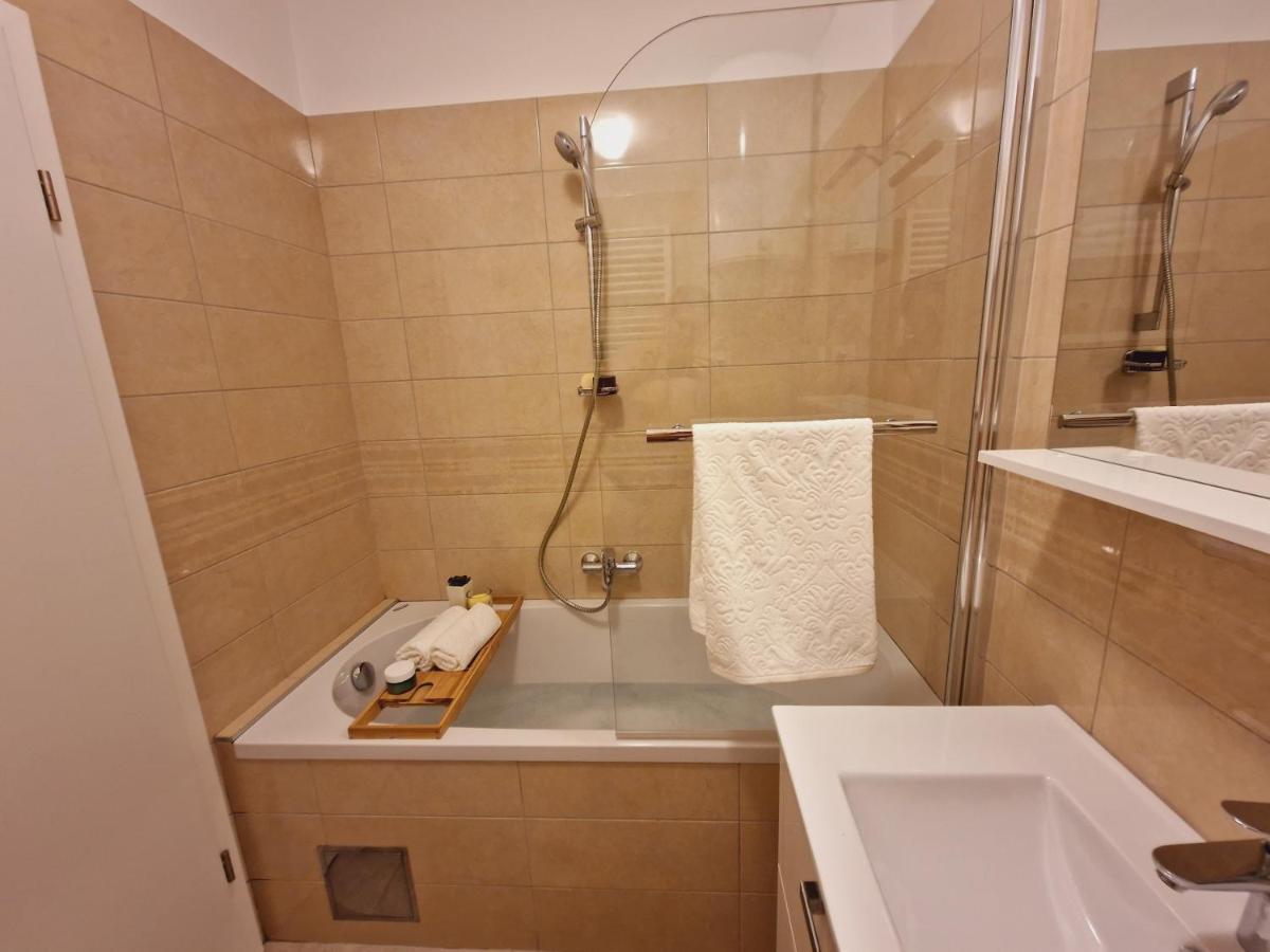 Adara Apartment